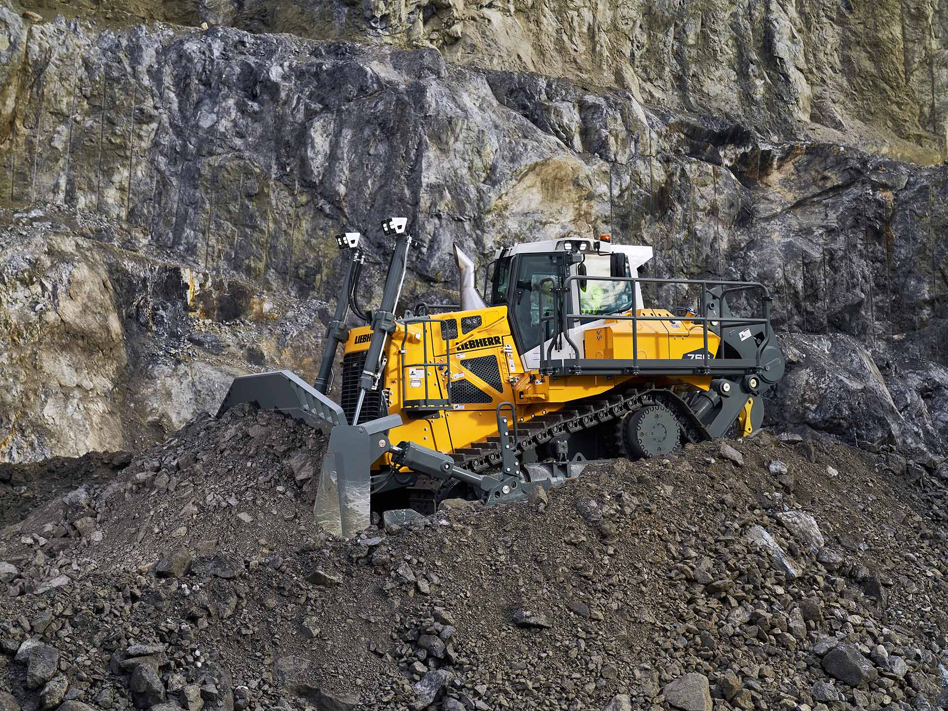 Liebherr Erdbeweger mit LFI-Teilen und Spezialfolie